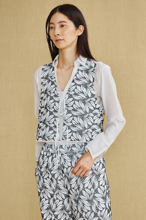 ティッカ/TICCAのフラワーレースベスト