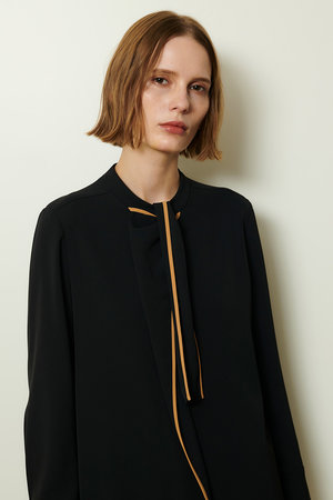 アルアバイル/allurevilleのDEFORM BOW ブラウス(110400/110403)