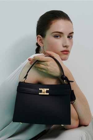 アルアバイル/allurevilleのツイストバックルスクエアショルダー(120100/120101)