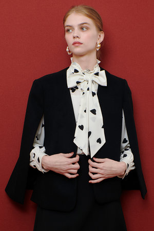 アルアバイル/allurevilleの【LOULOU WILLOUGHBY】ビーバーケープジャケット(110800/110801)