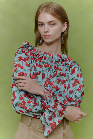 アルアバイル/allurevilleの【予約販売】【LOULOU WILLOUGHBY】LISAチェリープリントオフショルブラウス(110400/110403)