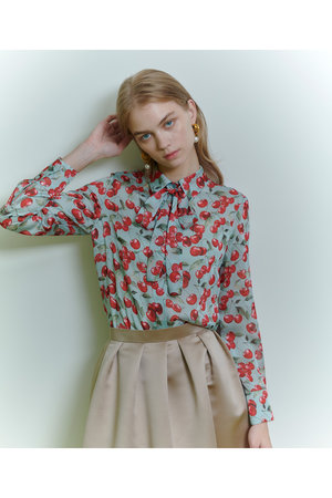 アルアバイル/allurevilleの【予約販売】WEB限定【LOULOU WILLOUGHBY】LISAチェリープリント ボウタイブラウス(110400/110403)