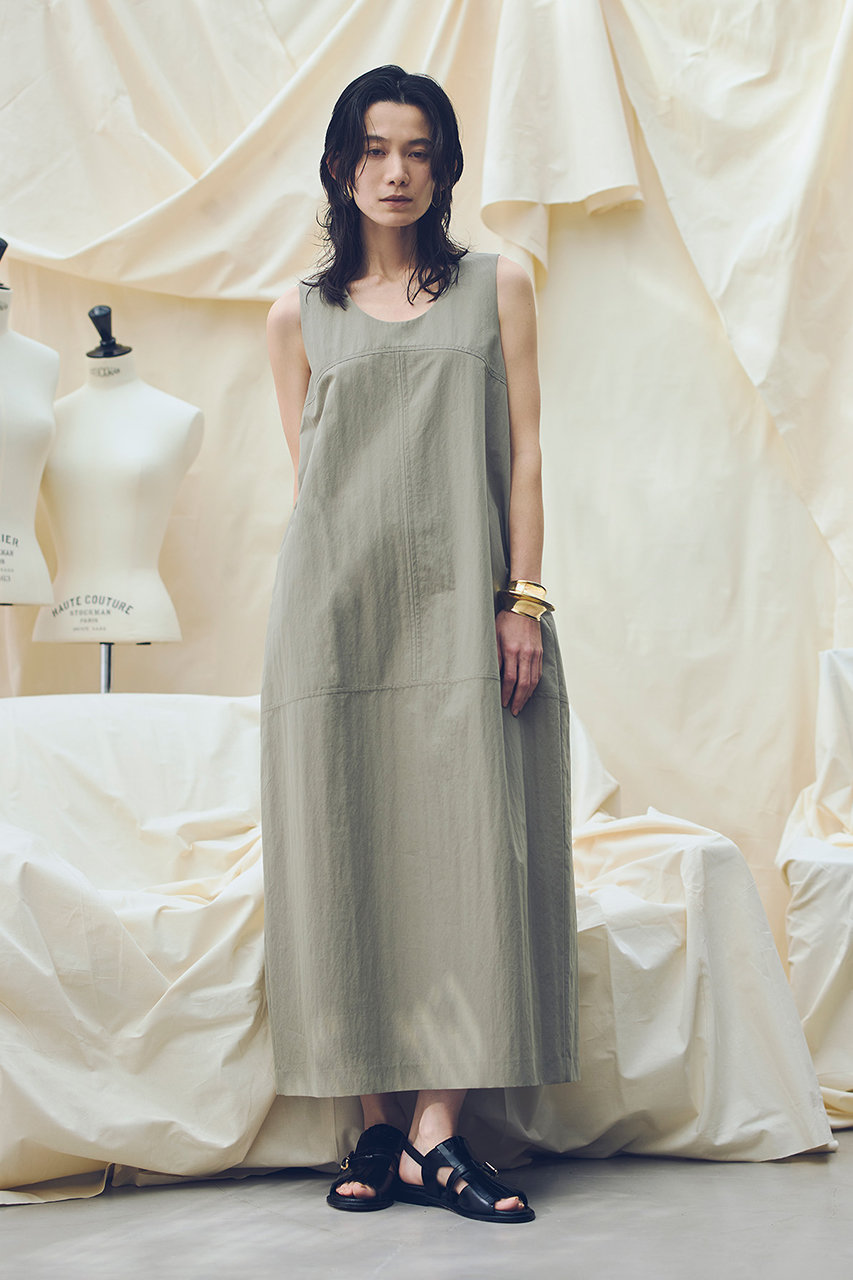 ノースリーブコクーンワンピース