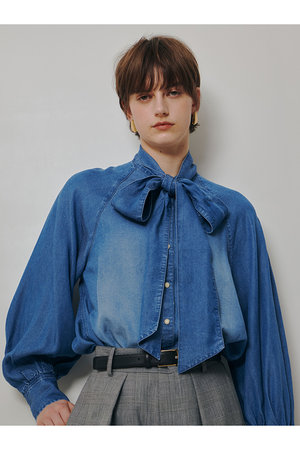 アルアバイル/allurevilleの【予約販売】【WEB・一部店舗別注】デニムボウブラウス(110400/110403)