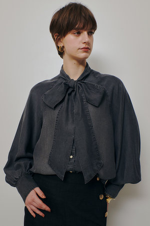 アルアバイル/allurevilleの【予約販売】【WEB・一部店舗別注】デニムボウブラウス(110400/110403)