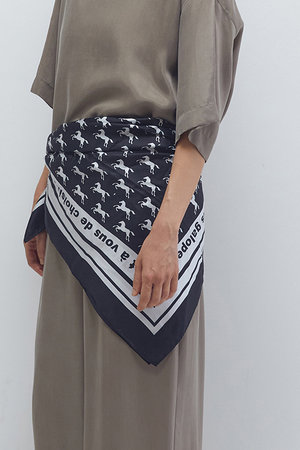 プルミエ アロンディスモン/1er Arrondissementのギャロップスカーフ(140100/140101)