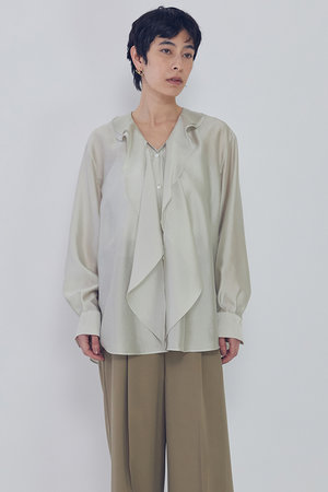 プルミエ アロンディスモン/1er ArrondissementのラッフルＶネックブラウス(110400/110403)