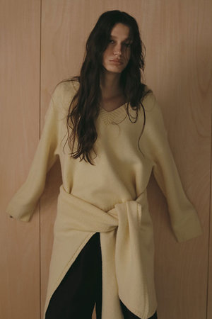 エトレトウキョウ/ETRE TOKYOのVネック2wayニットプルオーバー(110300/110301)