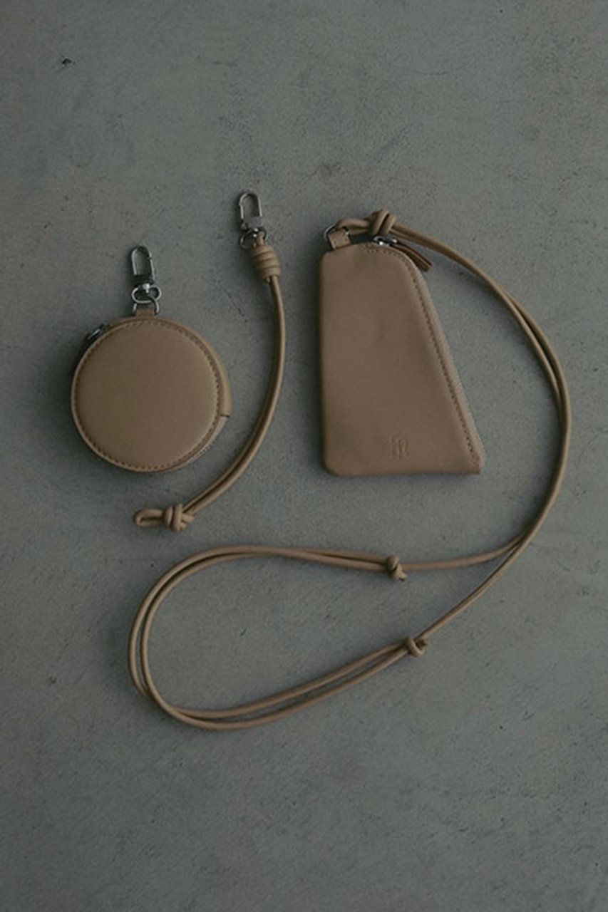 ETRE TOKYO(エトレトウキョウ)｜レザーコードマルチポーチ/ベージュ の