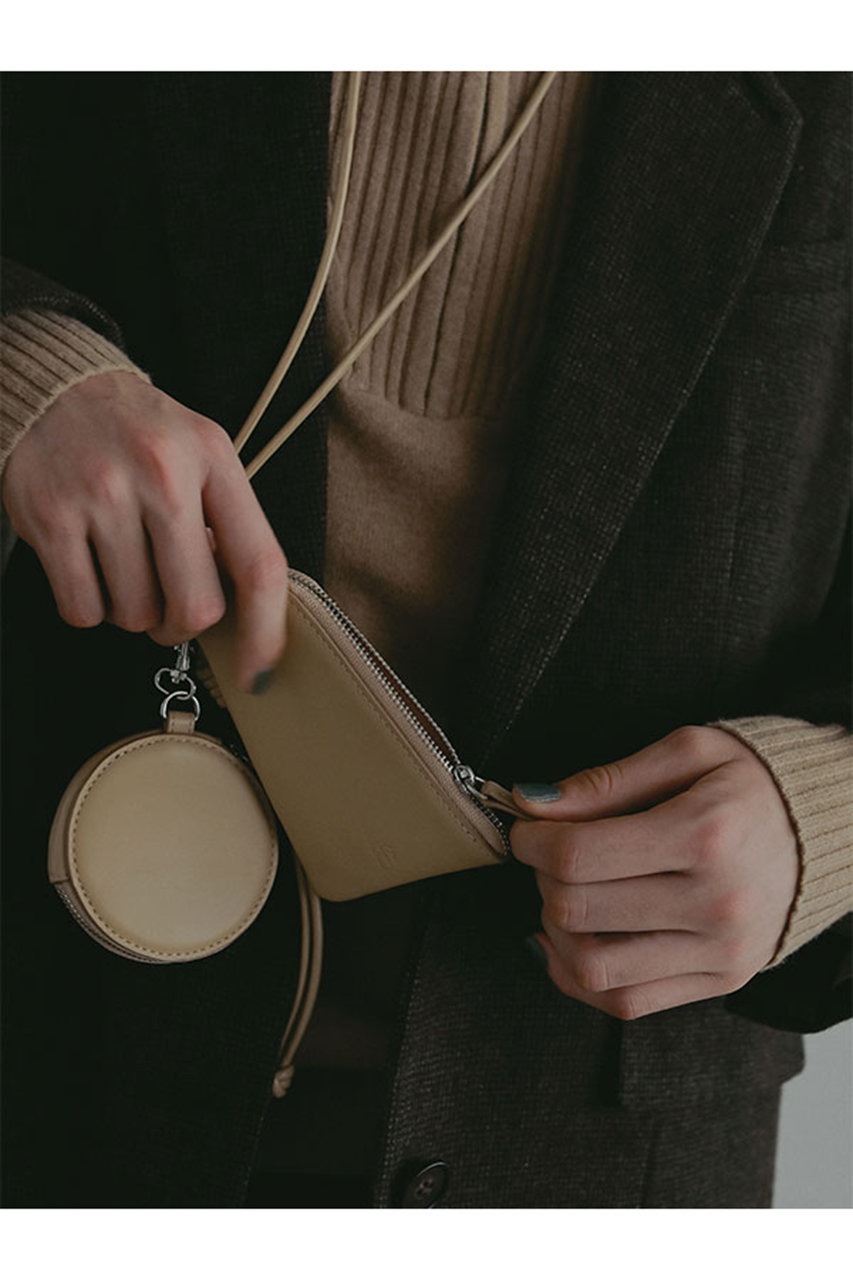 ETRE TOKYO(エトレトウキョウ)｜レザーコードマルチポーチ/ベージュ の