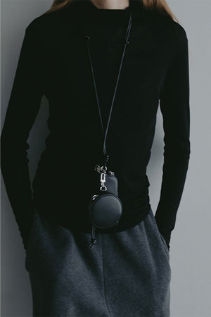 エトレトウキョウ/ETRE TOKYOのレザーコードマルチポーチ(140800/140802)