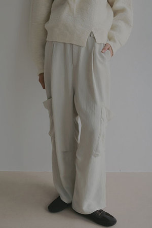 エトレトウキョウ/ETRE TOKYOのバックサテンリラクシーカーゴパンツ