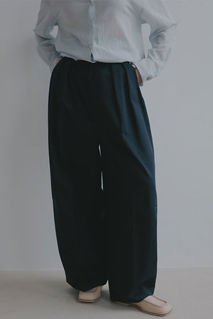 エトレトウキョウ/ETRE TOKYOの【予約販売】ソフトコットンタックカーブパンツ