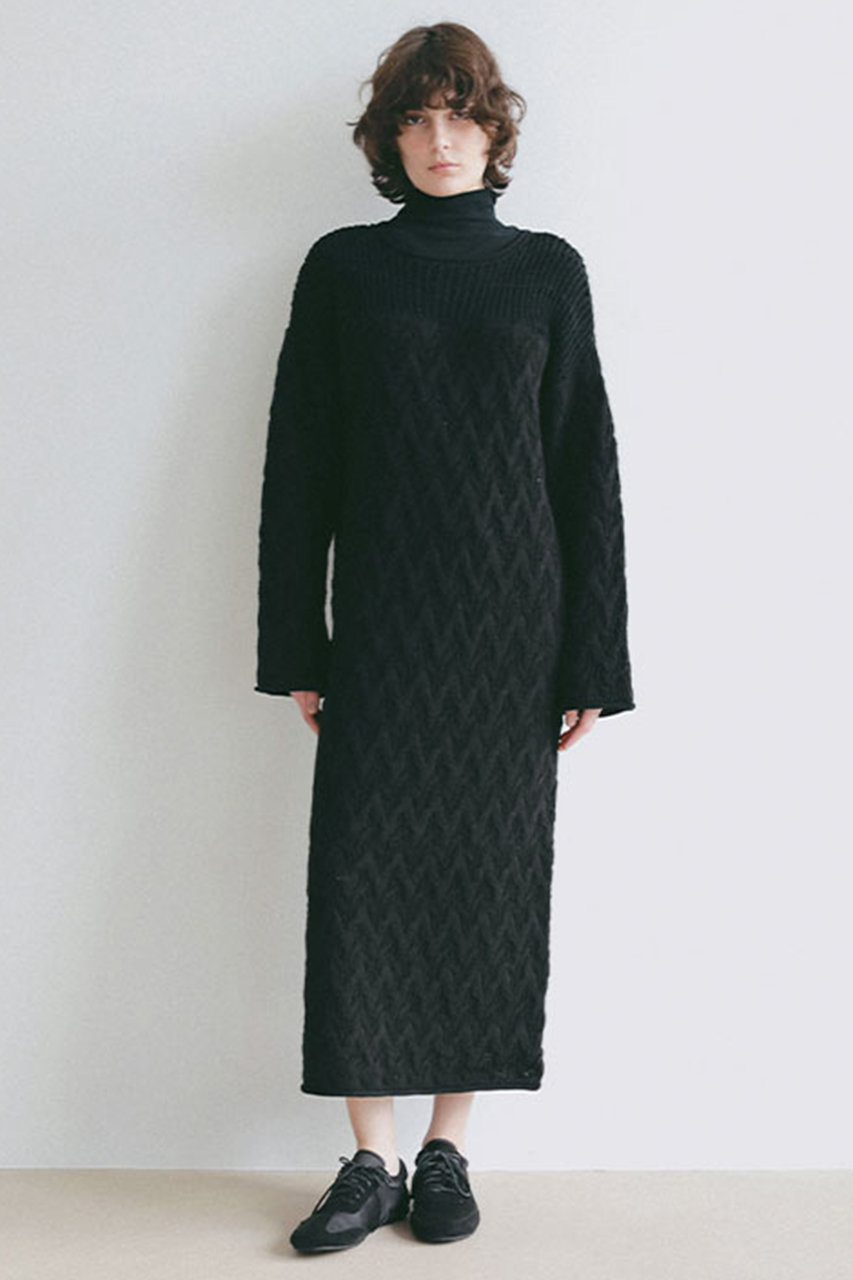 コードヤーンケーブルニットワンピース