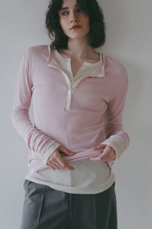 エトレトウキョウ/ETRE TOKYOの【4/16 19:00販売開始】【予約販売】シアーワッフルヘンリーネックプルオーバー(110100/110103)