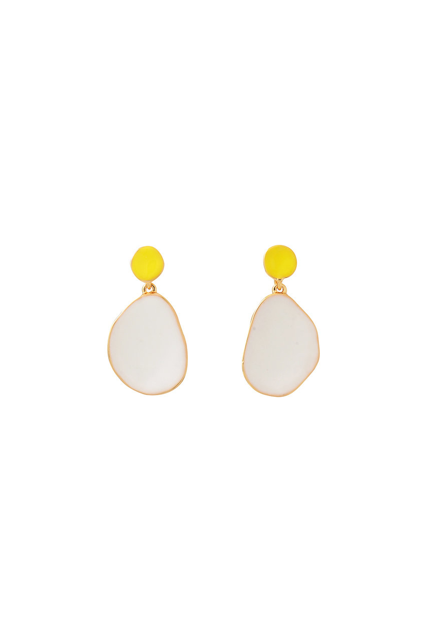 セシル・エ・ジャンヌ/CECILE ET JEANNEのエマイユ ホワイト×イエロー ペタルドロップピアス(ホワイト×イエロー/DORA7-DORE BLANC JAUNE)