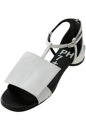 ピアッカセッテ/ph7+のスクエアモチーフTストラップサンダル(130200/130201)