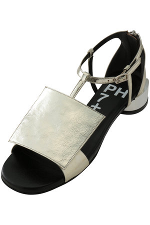 ピアッカセッテ/ph7+のスクエアモチーフTストラップサンダル(130200/130201)