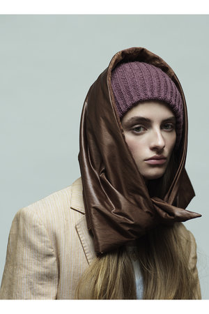 キジマ タカユキ/KIJIMA TAKAYUKIのレザーライクタフタパデッドスカーフ(140100/140103)