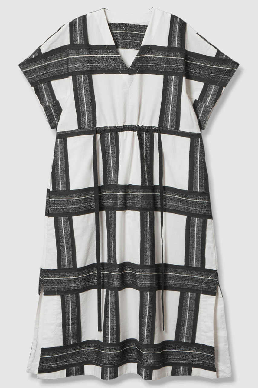 ジオメトリックエンブロイダリーワンピース