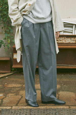 イレーヴ/YLEVEのSUPER120’S シャンブレー ウール 3タック パンツ(110600/110601)