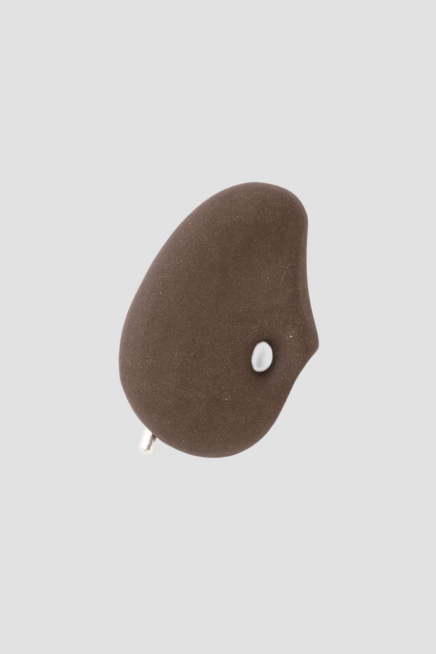 イレーヴ/YLEVEのephelis x YLEVE / CANTHARUS  BROOCH(ブラック/1685274106)