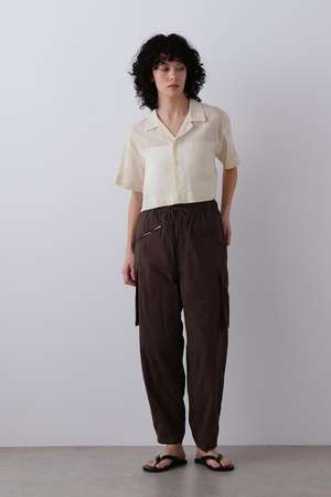 イレーヴ/YLEVEのYLEVE / HIGH DENSITY TYPEWRITER COTTON CARGO PANTS(110600/110601)