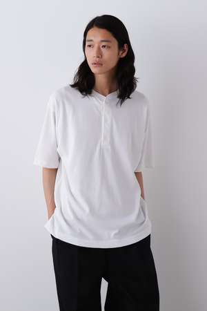 イレーヴ/YLEVEのYLEVE / COTTON HIGH-TWISTED JERSEY HENRY NECK T-SHIRT(110100/110102)