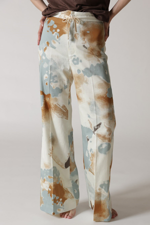 フレアイージーパンツ