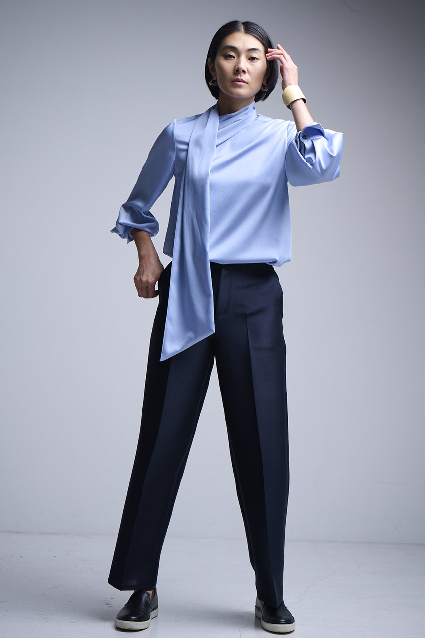 M・fil(エムフィル)｜ハンマーサテン アシンメトリーボウタイブラウス