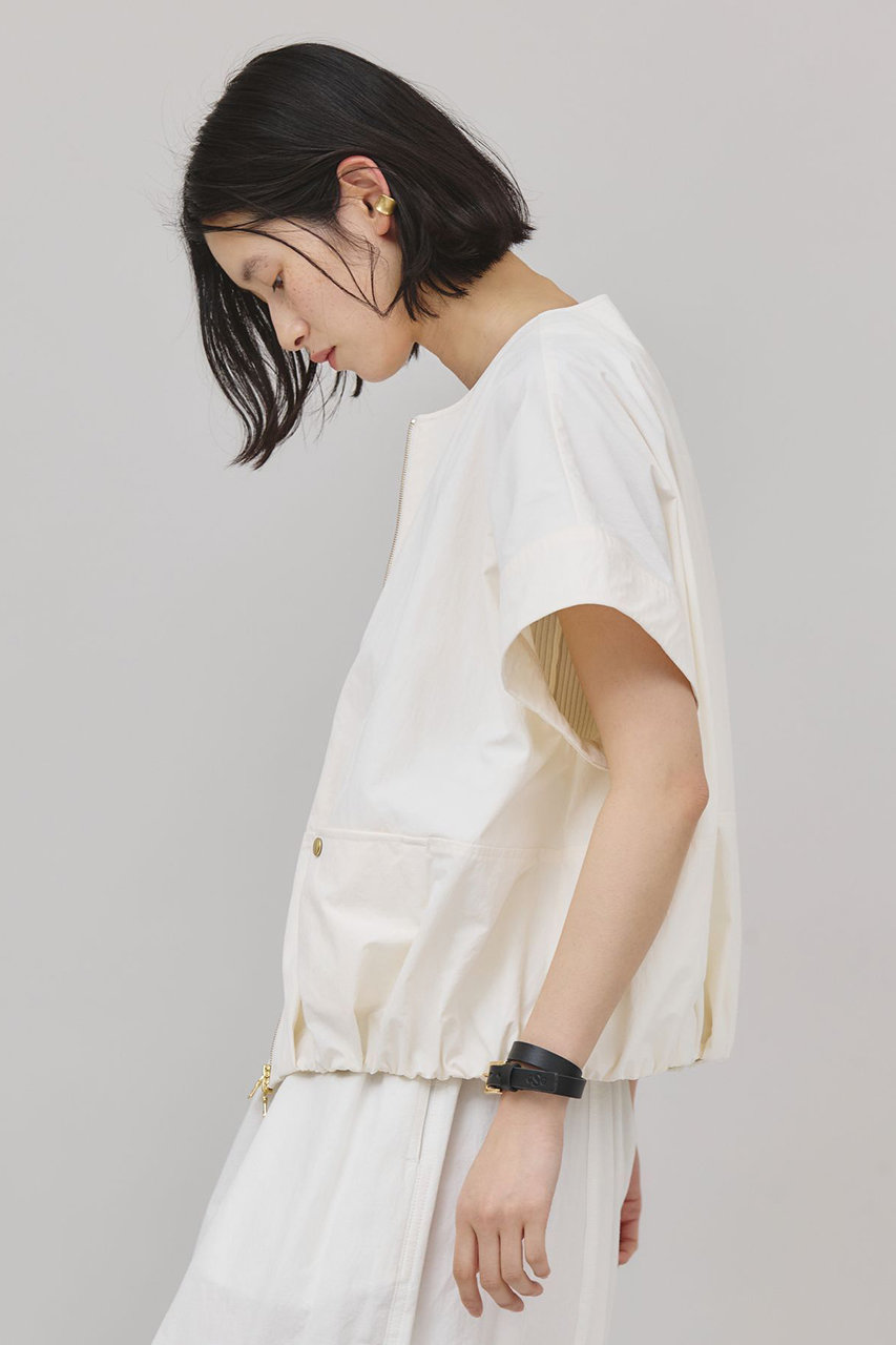 Curenastology タスランジップブラウス　ホワイト　未使用品 Curenastology タスランジップブラウス ホワイト 未使用品