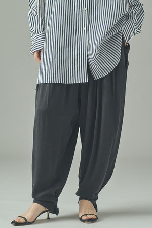 カレンソロジー/Curensologyのサテンタックパンツ(110600/110601)