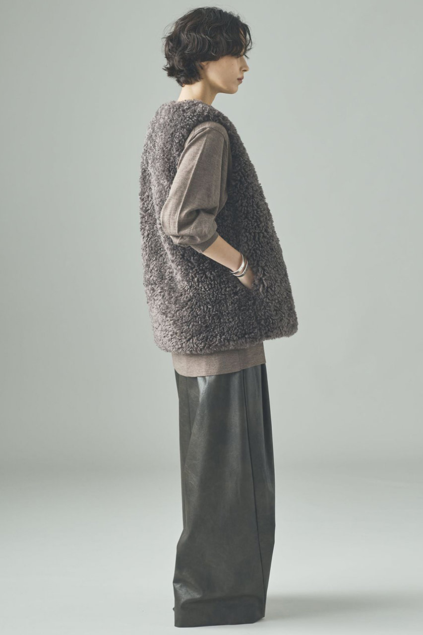 カレンソロジー Curensologyシープライクファーベスト✴︎チャコールグレー Curensology（カレンソロジー）の「Curensology(カレンソロジー