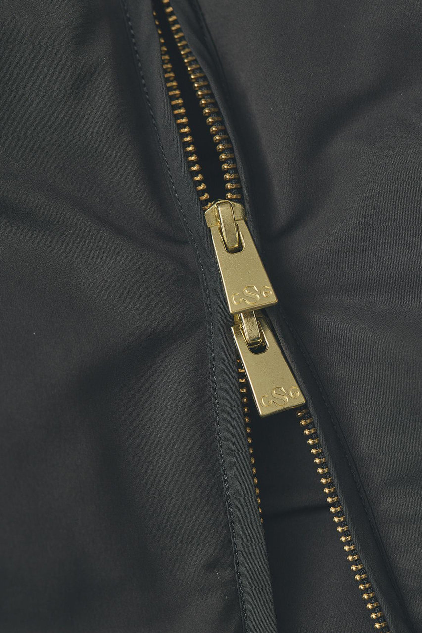 Curensology(カレンソロジー)｜サイドジップノーカラーダウン