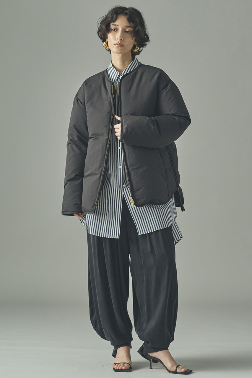 Curensology(カレンソロジー)｜サイドジップノーカラーダウン