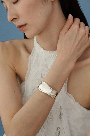 カレンソロジー/Curensologyの〈CSG〉シルバーカーブバングル(150300/150301)