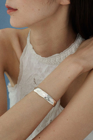 カレンソロジー/Curensologyの〈CSG〉シルバーニュアンスバングル(150300/150301)