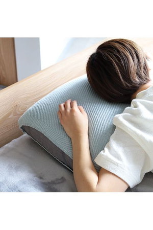 コンテックス/kontexのTUBE FITS　タオル生地ののびるまくらカバー(512000/512001)