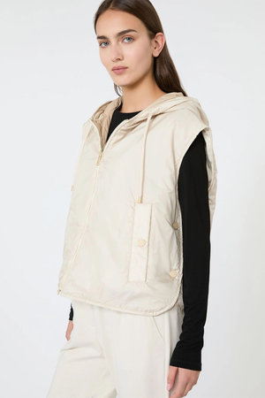 マックスマーラ/Max Maraの【Weekend Max Mara】ACCENNI 高密度ポリエステル はっ水ノースリーブジャケット(110800/110806)