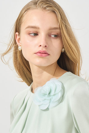 アナイ/ANAYIのシアーフラワーコサージュ(150500/150501)