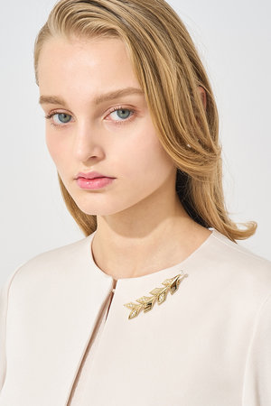 アナイ/ANAYIのパールラインモチーフブローチ(150500/150502)