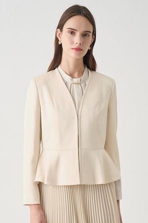 アナイ/ANAYIの【Eternal Line 2026】トリアセサテンペプラム ジャケット(110800/110801)