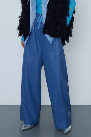 メゾンスペシャル/MAISON SPECIALのフェイクレザーイージーパンツ(110600/110601)