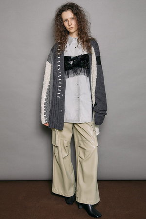 メゾンスペシャル/MAISON SPECIALのSynthetic Leather Cargo Pants/フェイクレザーカーゴパンツ(110600/110601)