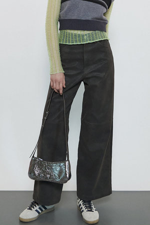 メゾンスペシャル/MAISON SPECIALのfaux Leather Wide Straight Pants/フェイクレザーワイドストレートパンツ(110600/110601)