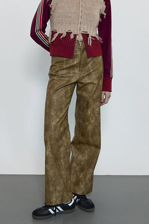 メゾンスペシャル/MAISON SPECIALのfaux Leather Wide Straight Pants/フェイクレザーワイドストレートパンツ(110600/110601)