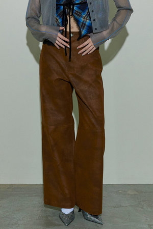 メゾンスペシャル/MAISON SPECIALのfaux Leather Wide Straight Pants/フェイクレザーワイドストレートパンツ(110600/110601)