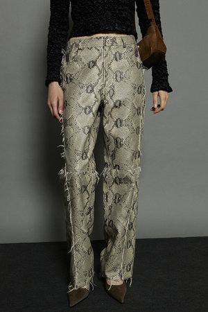メゾンスペシャル/MAISON SPECIALのfaux Leather Python Cut Off Pants/フェイクレザーパイソンカットオフパンツ(110600/110601)