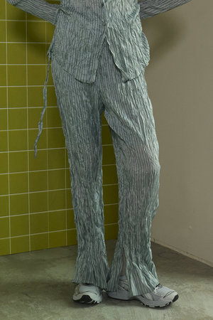 メゾンスペシャル/MAISON SPECIALのTwist Pleats Easy Flare Pants/ツイストプリーツイージーフレアパンツ(110600/110601)