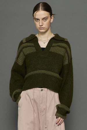 メゾンスペシャル/MAISON SPECIALのSkipper Short Length Knit Tops/スキッパーショートニット